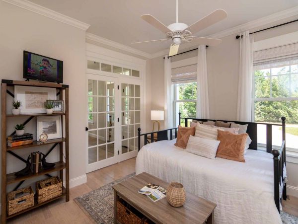 Cape Cod Home 994545