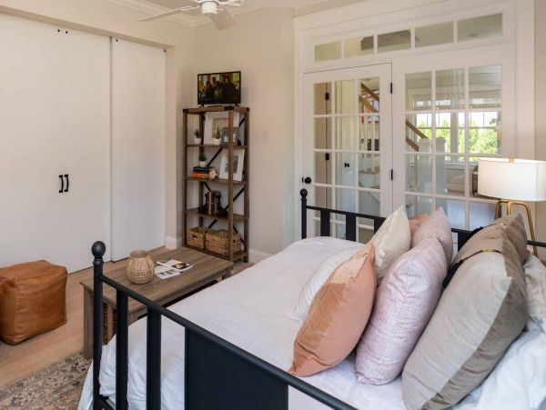 Cape Cod Home 994545