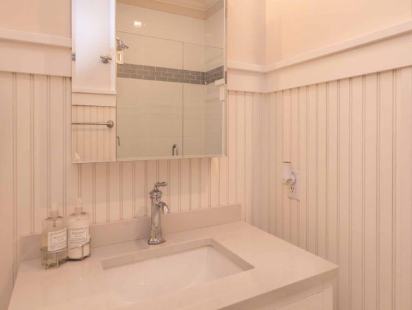 Cape Cod Home 994545