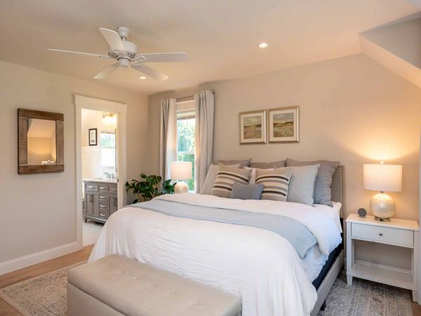 Cape Cod Home 994545