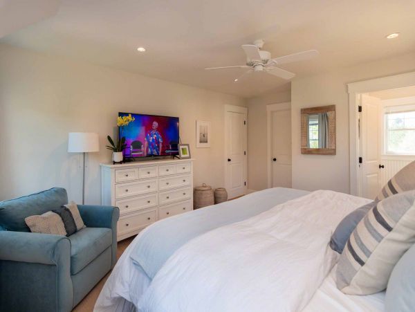 Cape Cod Home 994545