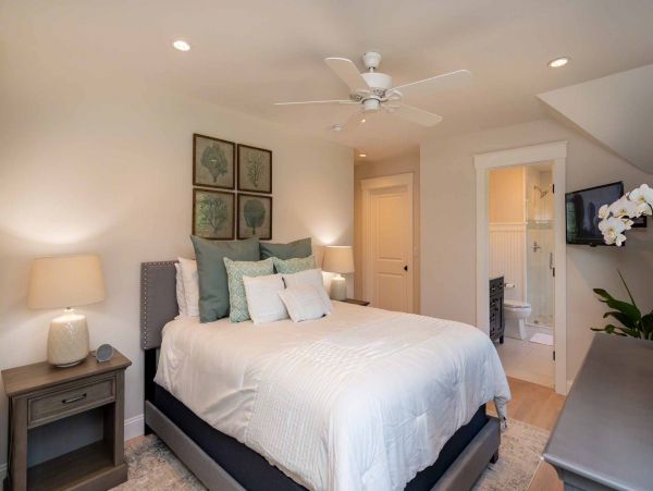 Cape Cod Home 994545