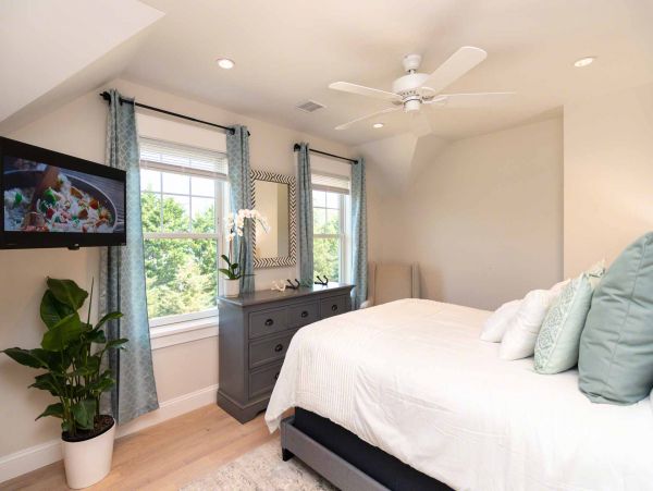 Cape Cod Home 994545