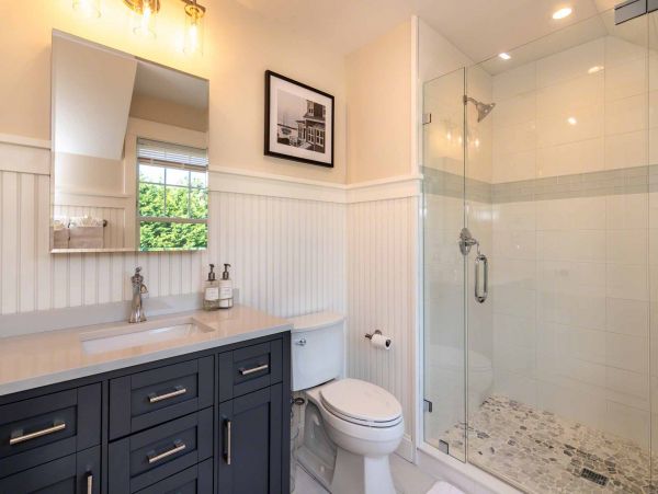 Cape Cod Home 994545