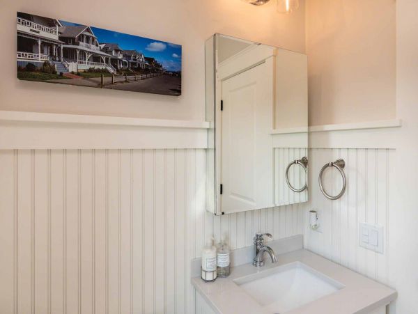 Cape Cod Home 994545