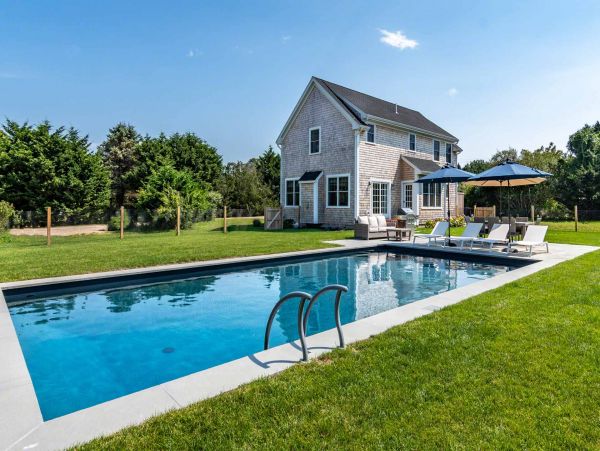 Cape Cod Home 994545
