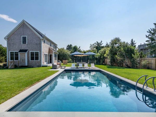 Cape Cod Home 994545