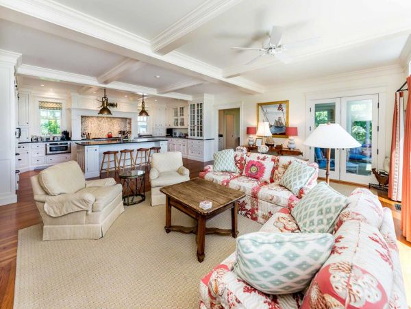 Cape Cod Home 994546