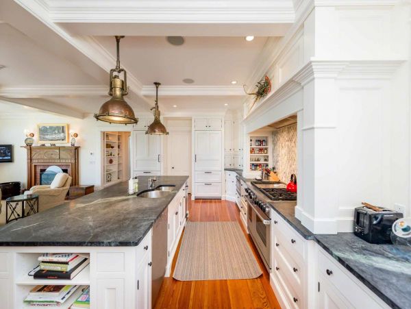 Cape Cod Home 994546