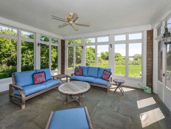 Cape Cod Home 994546