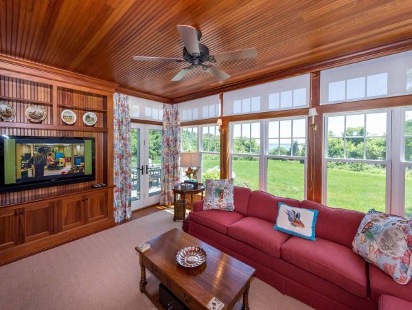 Cape Cod Home 994546