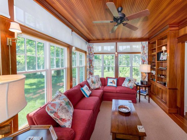 Cape Cod Home 994546