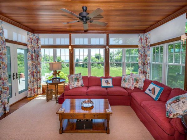 Cape Cod Home 994546