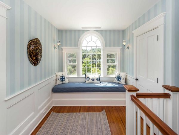 Cape Cod Home 994546