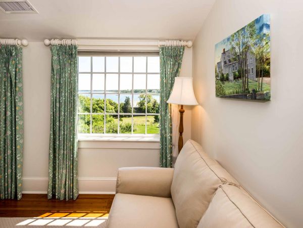 Cape Cod Home 994546