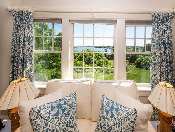 Cape Cod Home 994546