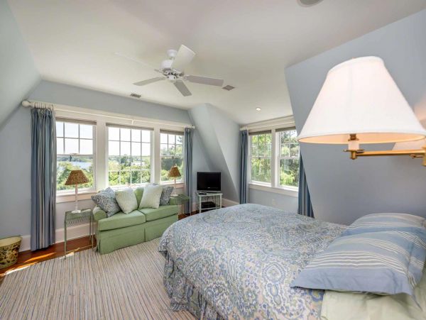 Cape Cod Home 994546