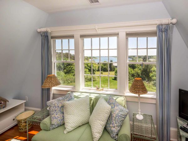 Cape Cod Home 994546