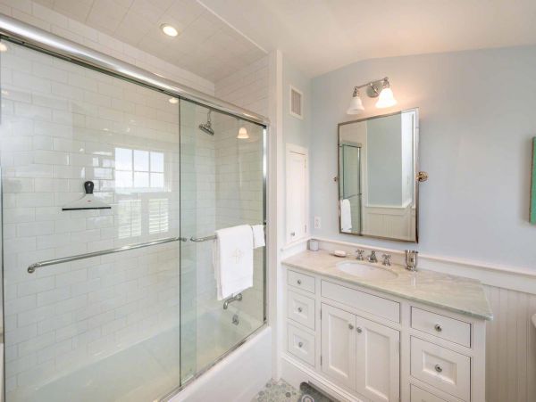 Cape Cod Home 994546