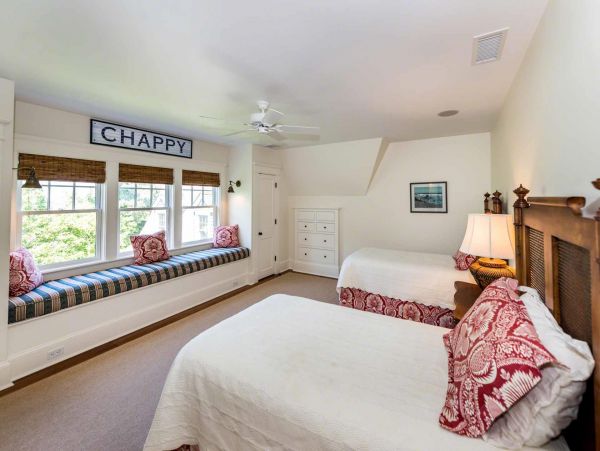 Cape Cod Home 994546