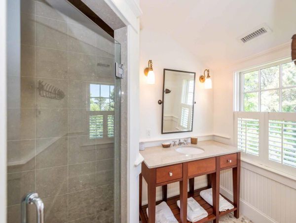 Cape Cod Home 994546