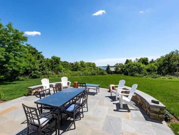 Cape Cod Home 994546