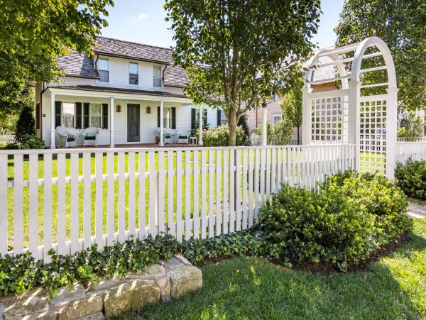 Cape Cod Home 994547