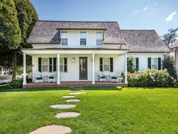 Cape Cod Home 994547