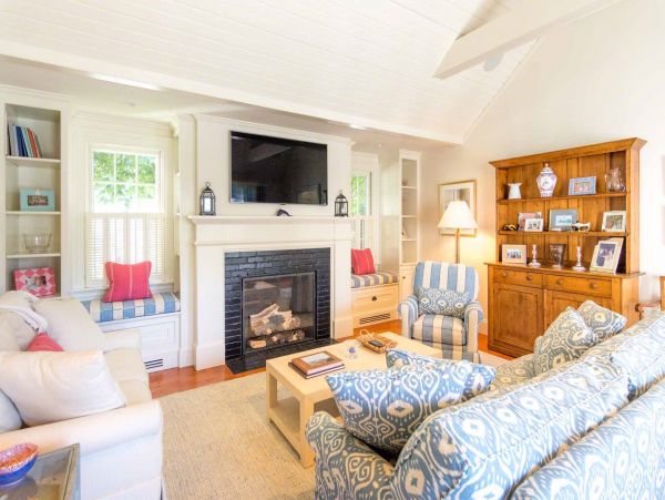 Cape Cod Home 994547