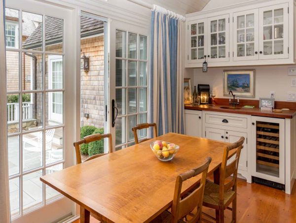 Cape Cod Home 994547
