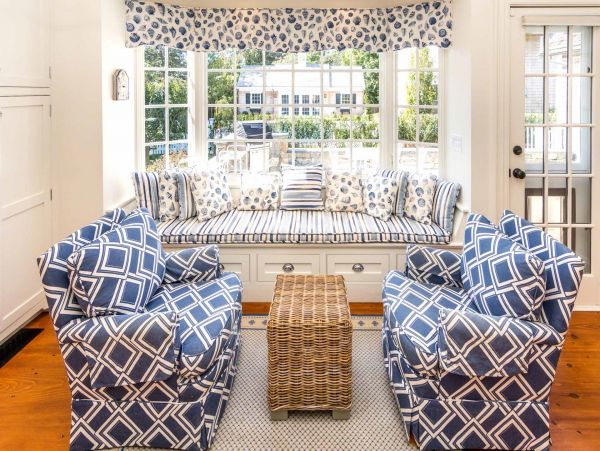 Cape Cod Home 994547