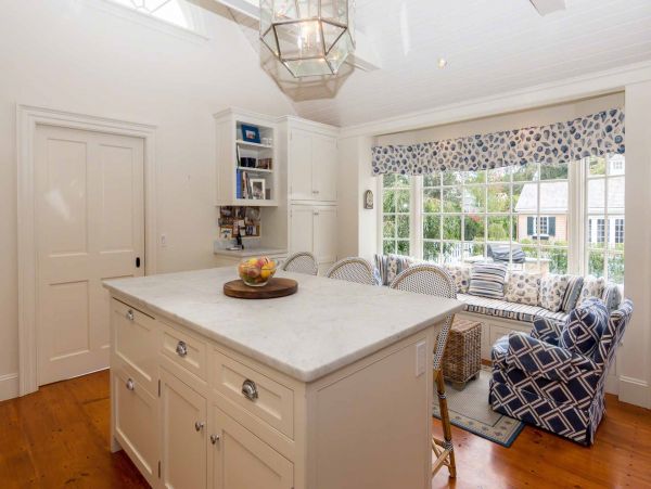 Cape Cod Home 994547