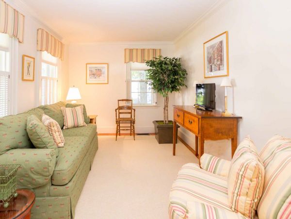 Cape Cod Home 994547