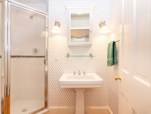 Cape Cod Home 994547
