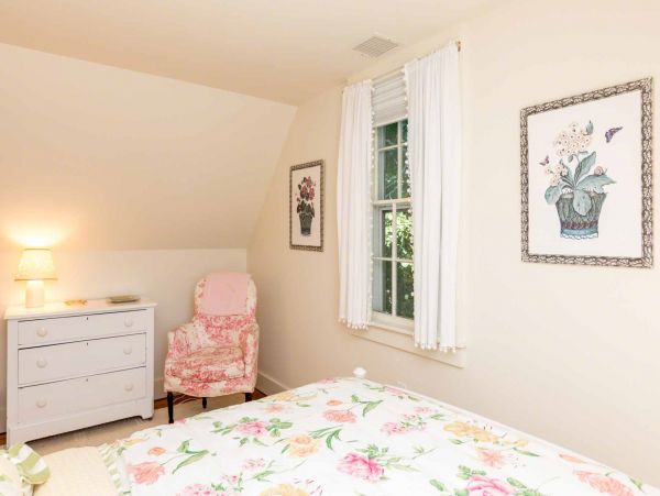 Cape Cod Home 994547