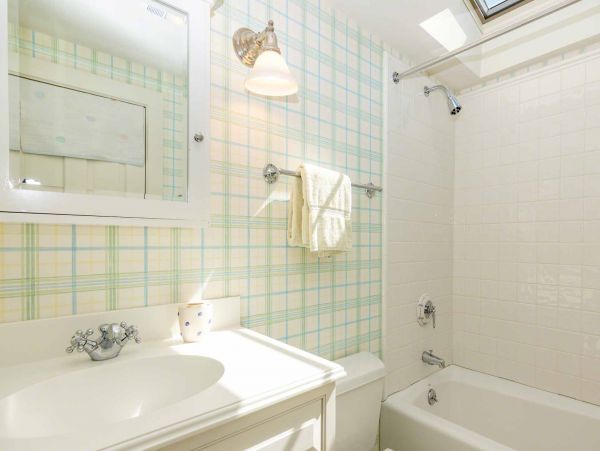 Cape Cod Home 994547
