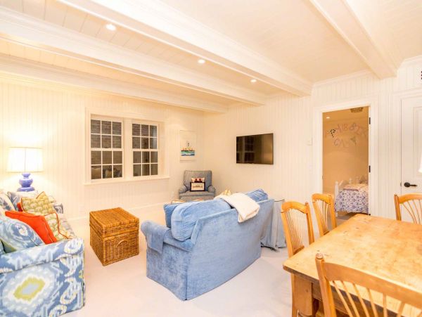 Cape Cod Home 994547