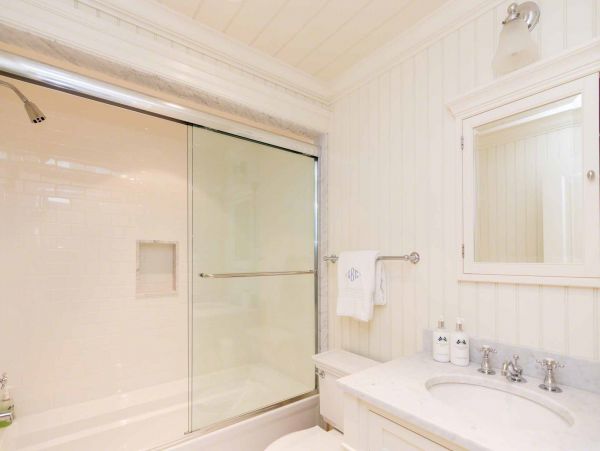 Cape Cod Home 994547
