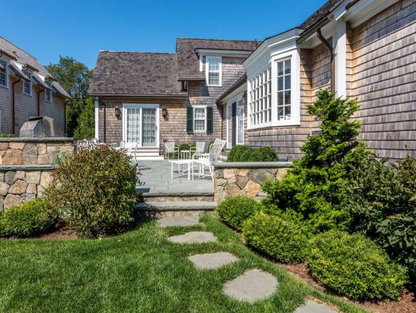 Cape Cod Home 994547