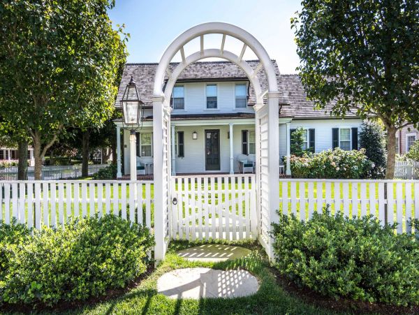 Cape Cod Home 994547