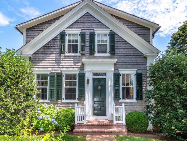 Cape Cod Home 994548