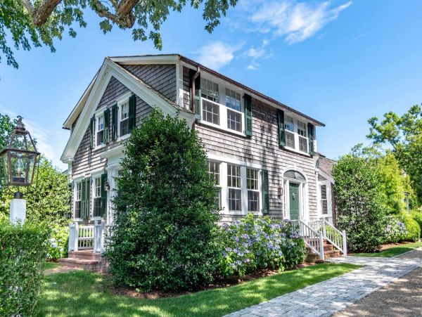 Cape Cod Home 994548