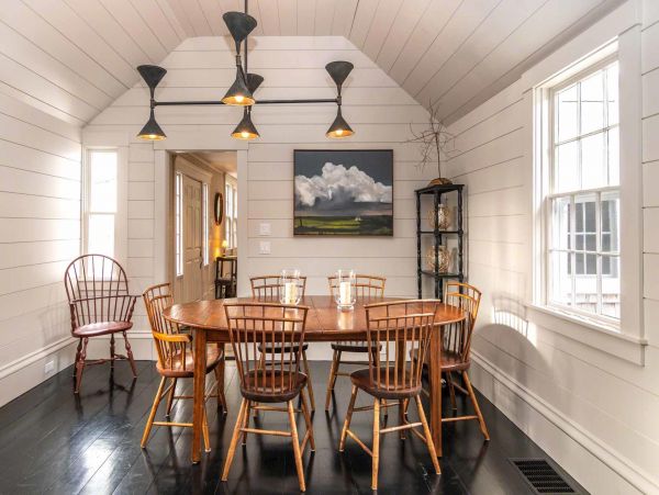 Cape Cod Home 994548