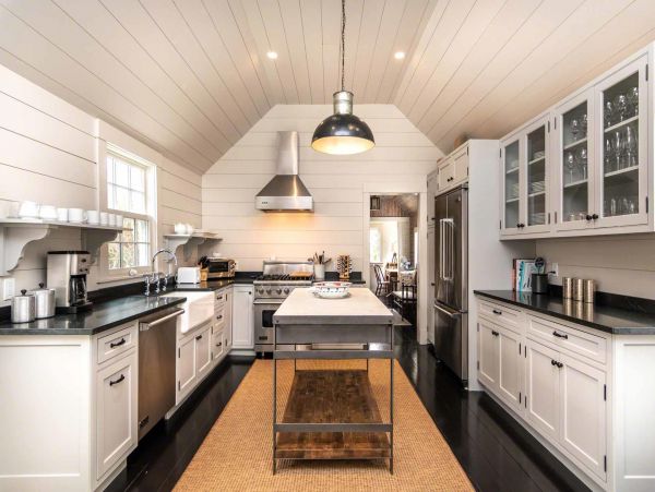 Cape Cod Home 994548