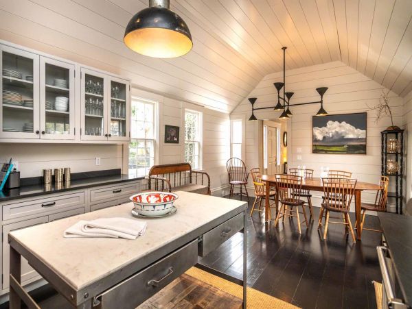 Cape Cod Home 994548
