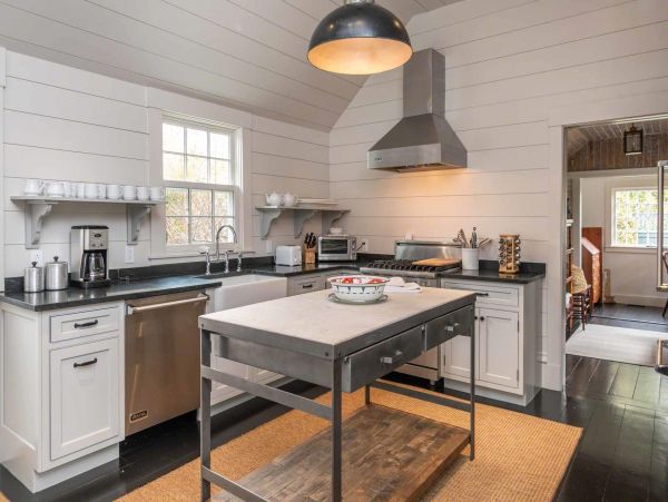 Cape Cod Home 994548