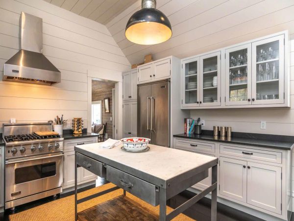 Cape Cod Home 994548