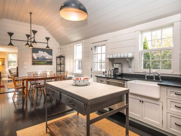 Cape Cod Home 994548