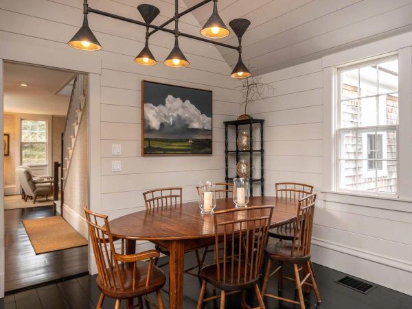 Cape Cod Home 994548