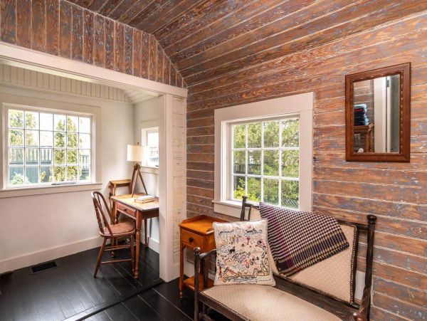 Cape Cod Home 994548